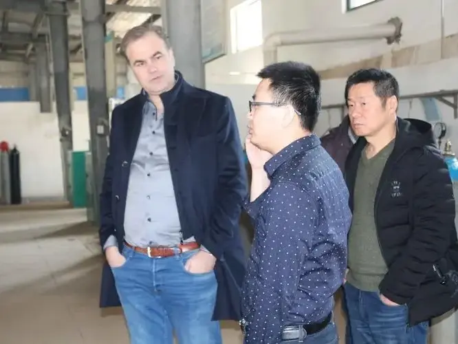 Ruiqi customer group photo 1